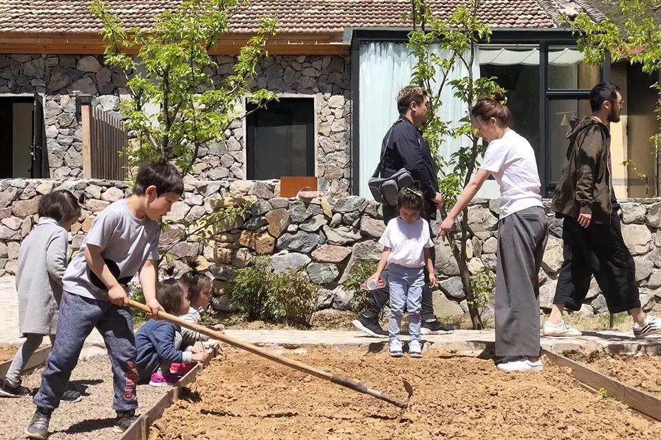 坡屋顶榻榻米装修效果图_屋顶坡效果装修榻榻米图_屋顶坡效果装修榻榻米图片