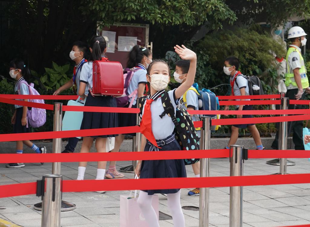 全国多地开学首日见闻:上海约165万名中小学生迎来开学日