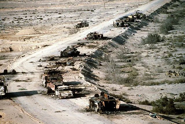 伊朗波斯地毯_伊朗女孩介绍波斯地毯画_伊朗波斯挂毯价格