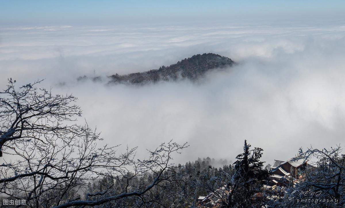 诗仙别儿童入京：白酒新熟山中归，黄鸡啄秋正肥