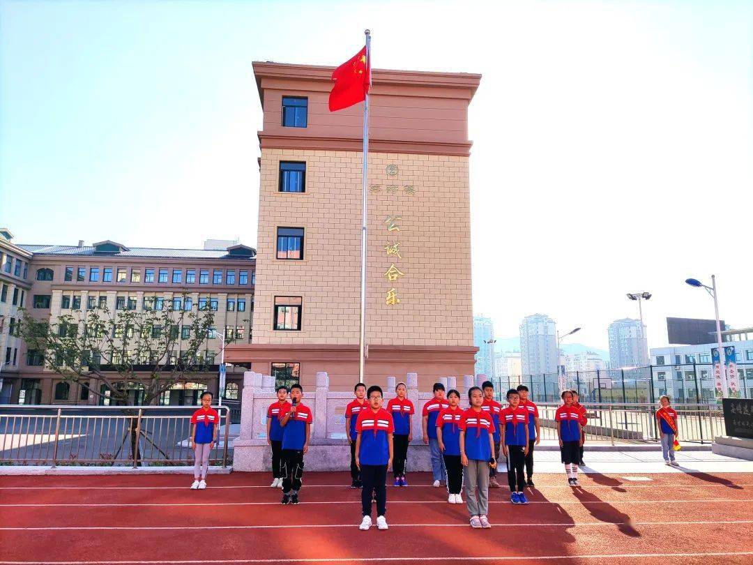 庆祝五一小诗_关于庆祝五一诗歌朗诵一年级_小学庆五一诗歌