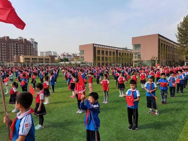 小学庆五一诗歌_庆祝五一小诗_关于庆祝五一诗歌朗诵一年级