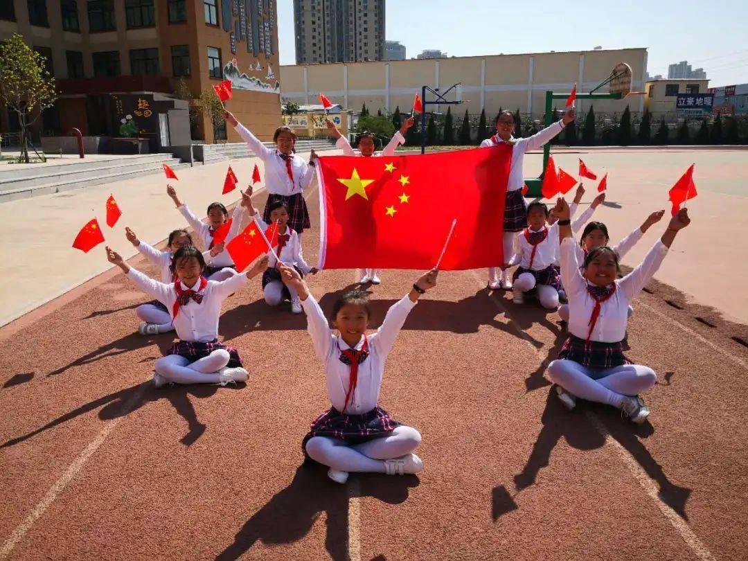 小学庆五一诗歌_关于庆祝五一诗歌朗诵一年级_庆祝五一小诗