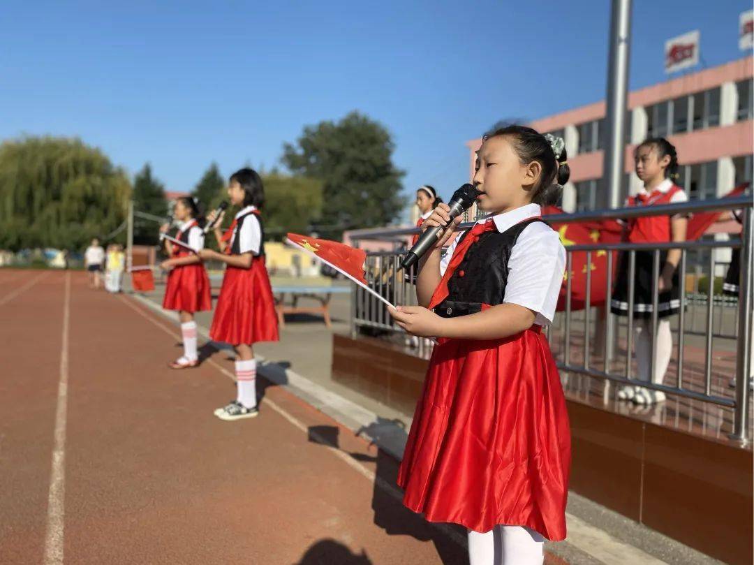 小学庆五一诗歌_关于庆祝五一诗歌朗诵一年级_庆祝五一小诗