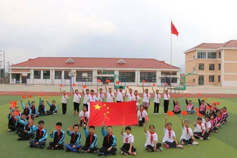 小学庆五一诗歌_庆祝五一小诗_关于庆祝五一诗歌朗诵一年级