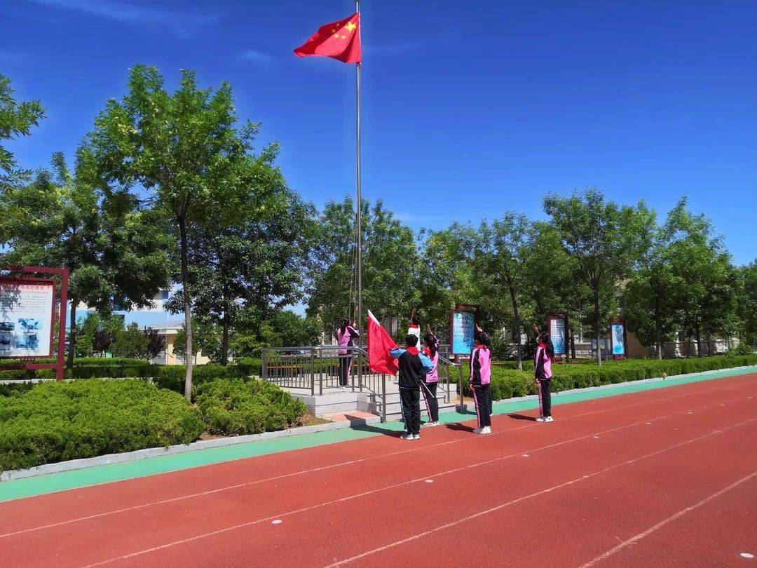 小学庆五一诗歌_关于庆祝五一诗歌朗诵一年级_庆祝五一小诗